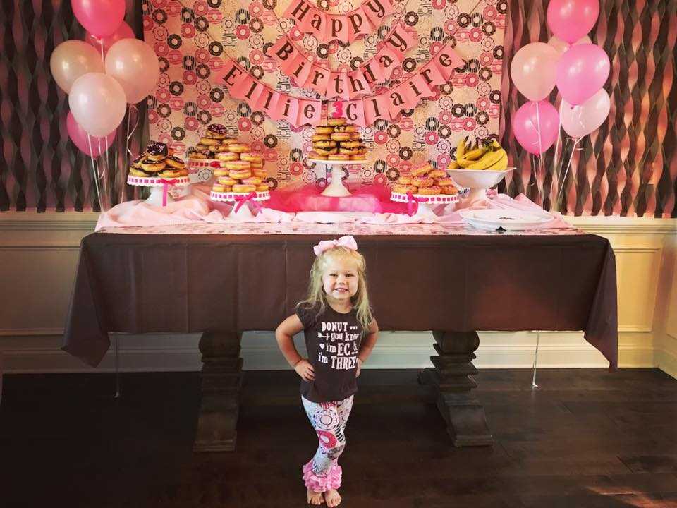 Doughnut birthday party with the birhtday girl all smiles